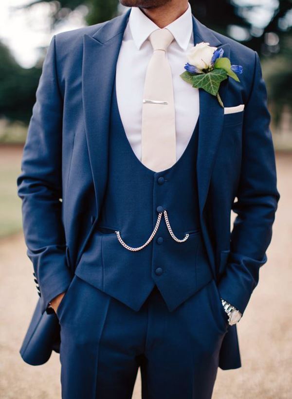 Picture of Navy blue three-piece suit